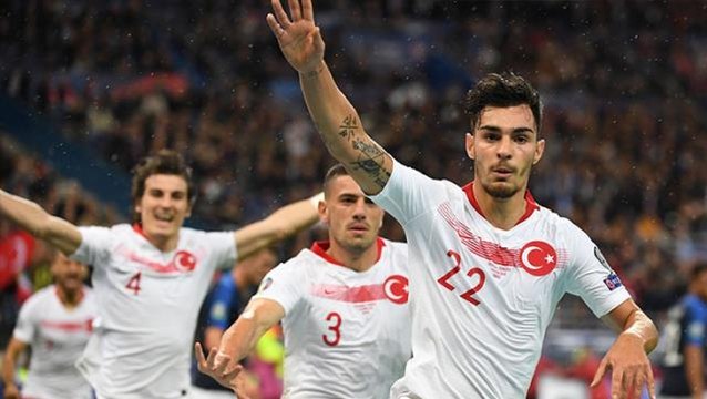 Galatasaray ve Beşiktaş, Kaan Ayhan transferi için karşı karşıya geldi