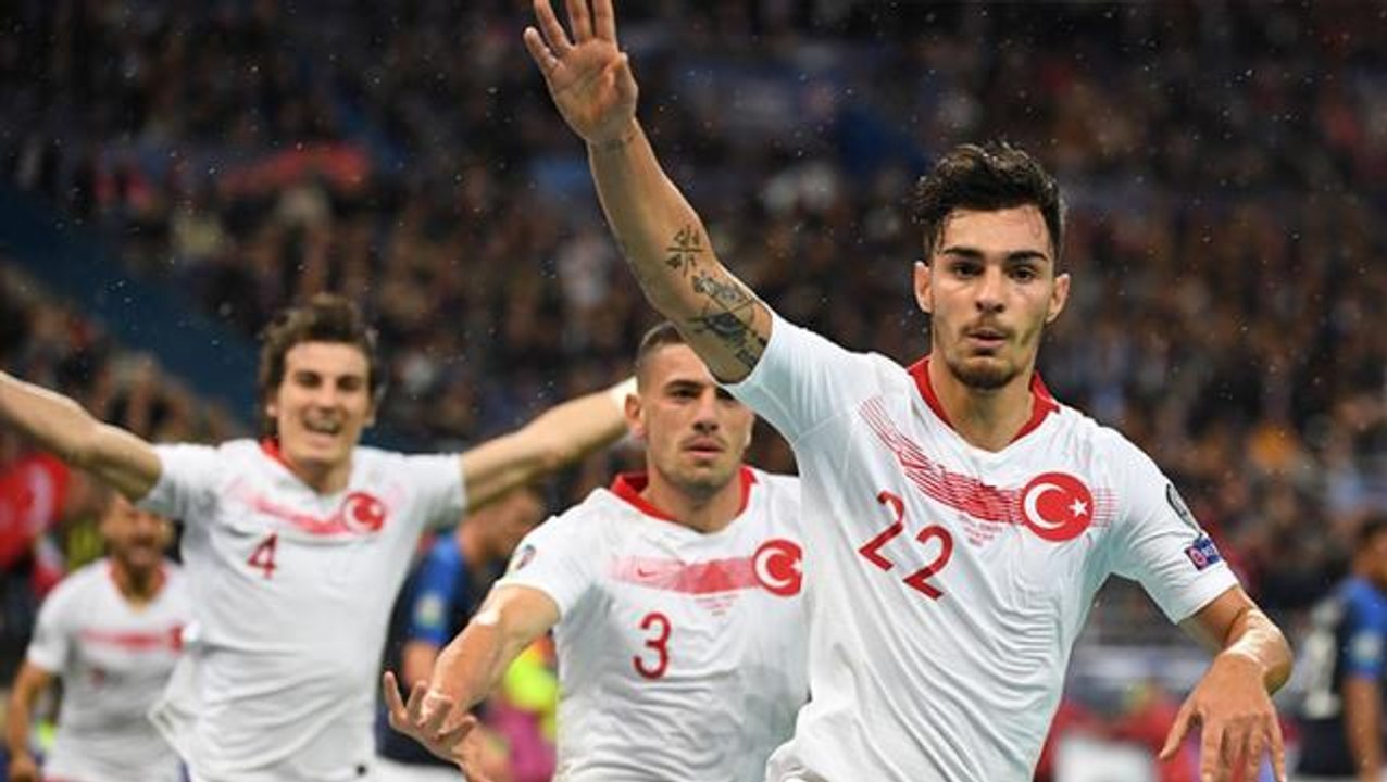 Galatasaray ve Beşiktaş, Kaan Ayhan transferi için karşı karşıya geldi