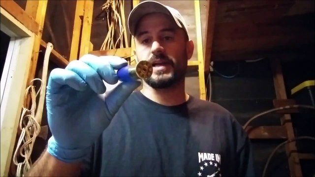 Reloading 12 ga Slug By Hand (Roll Crimping)