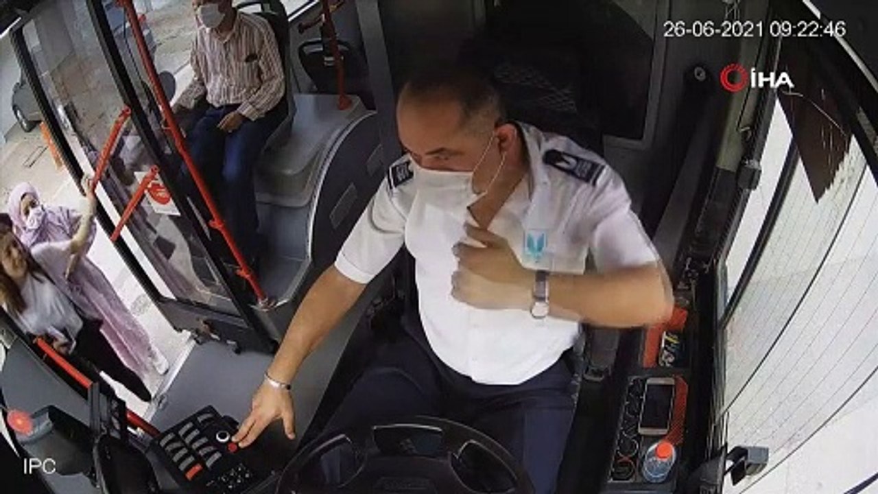 Günün kahramanı... Sınava geç kalan öğrenciler için öyle bir şey yaptı ki...