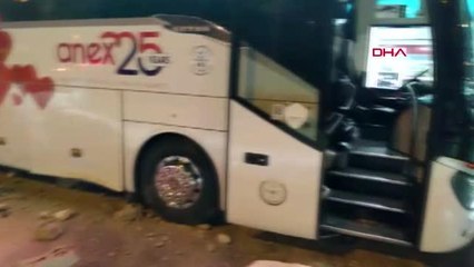 OTOMOBİL OTOBÜSE ÇARPTI 1 YARALI