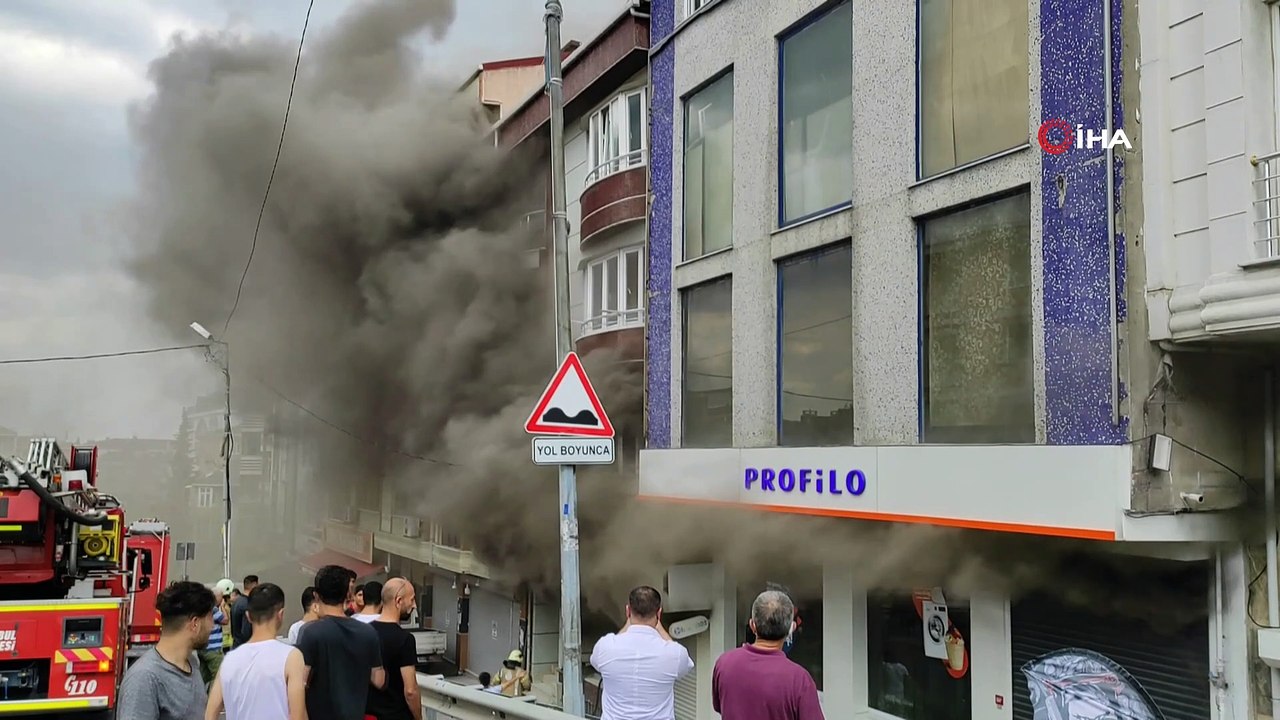 Esenyurt'ta mobilya dükkanında korkutan yangın