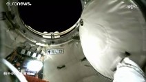 China faz primeira caminhada espacial fora da Estação de Tiangong