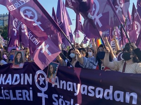 KADIKÖY'DE İSTANBUL SÖZLEŞMESİ EYLEMİ