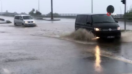 Şiddetli yağış Rize’de hayatı olumsuz etkiledi