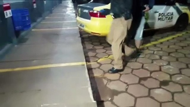 Homem de 34 anos é detido pela PM após ameaçar a companheira