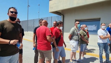 Ex Ilva, Orlando contestato dalla Fiom in fabbrica a Cornigliano