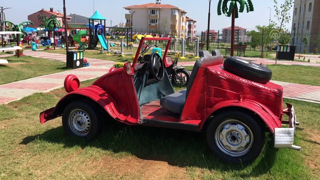 EDİRNE - Atık malzemelerden yapılan figürlerin sergilendiği 'Geri Dönüşüm Parkı' açıldı