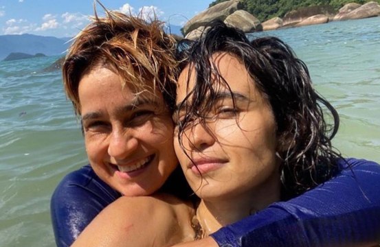 Nanda Costa anuncia gravidez de gêmeas: 'Duas mães e duas filhas'