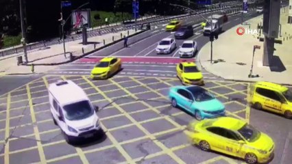 Fren sistemi bozulan otomobil 5 araca böyle çarptı