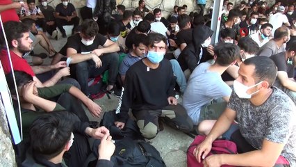 Fethiye’de 120 kaçak göçmen tekneye biner binmez yakalandı