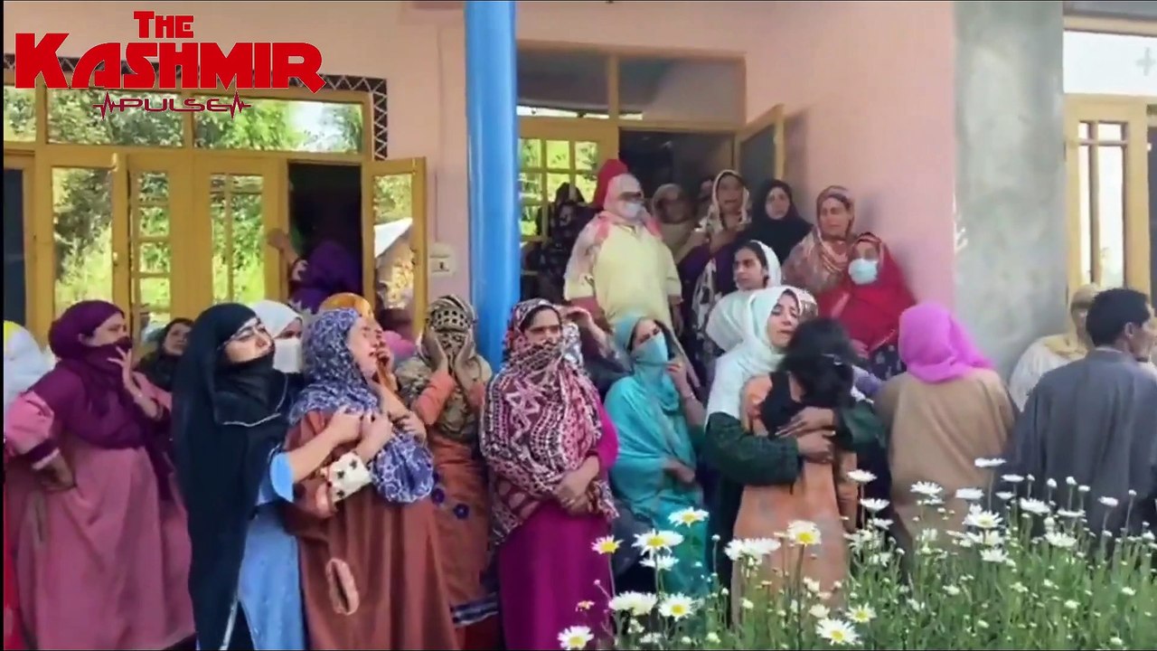 SPO along with wife, daughter shot dead in Pulwama