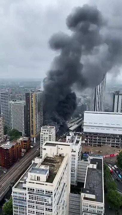 Londres: Enorme incendie et explosion dans la station de métro "Elephant and Castle" - Des dizaines de pompiers sont sur place