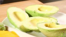 Fruit-Hacks: So einfach kannst du Früchte schälen!