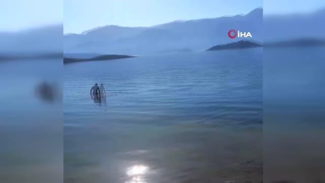 Balık tutmaya gittiği barajdan balık yerine otomobilini çıkardı