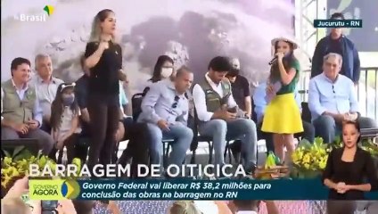 Menina de 10 anos emociona Bolsonaro e diz: ‘Deus está do seu lado, nosso Nordeste te ama’