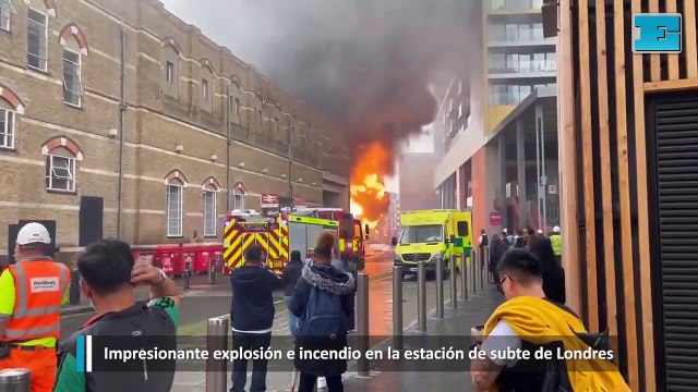 Impresionante explosión e incendio en la estación de subte de Londres