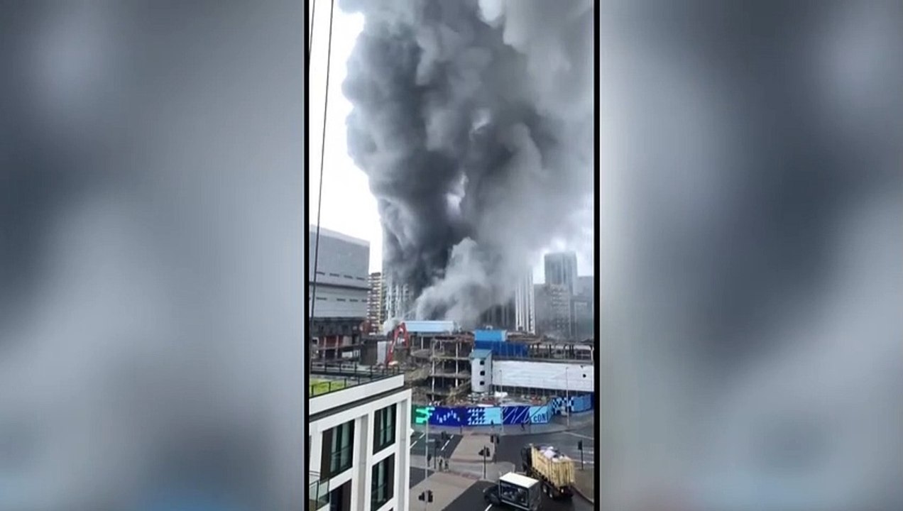 Dense smoke in south London after large fire breaks out