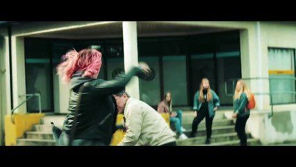 Déjame caer - Tráiler oficial VOSE