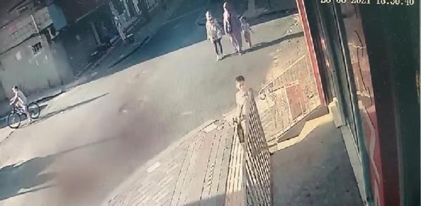 Son dakika haber! GÜNGÖREN'DE ÇÖKEN BALKONUN ALTINDAN GEÇEN ANNE VE 3 ÇOCUĞU BÖYLE ÖLÜMDEN DÖNDÜ