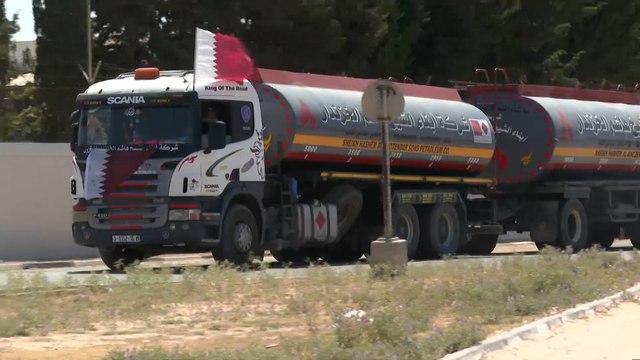 بعد توقف لـ50 يوما.. إسرائيل تسمح بإدخال شاحنات وقود تمولها قطر لتوليد الكهرباء في غزة