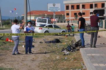 OTOMOBİL İLE MOTOSİKLET KAFA KAFAYA ÇARPIŞTI 1 ÖLÜ