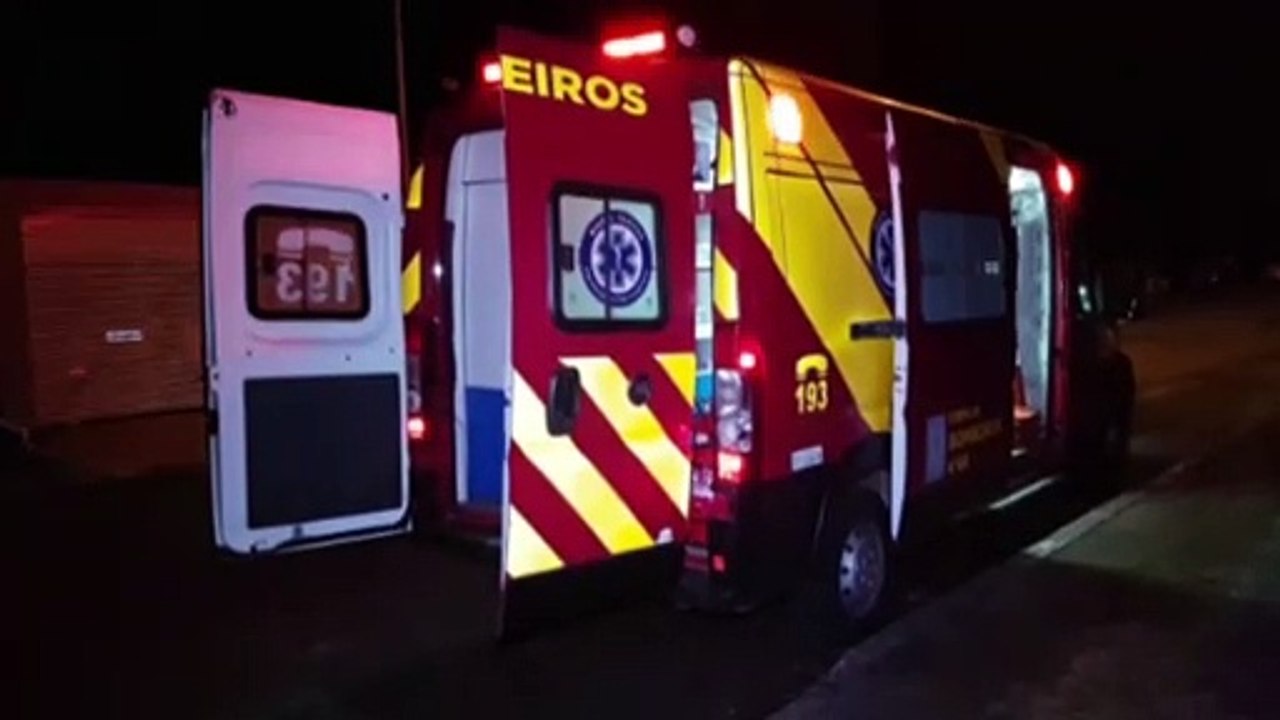 Idosa é socorrida pelo Siate após sofrer queda em residência no Bairro Paulo Godoy