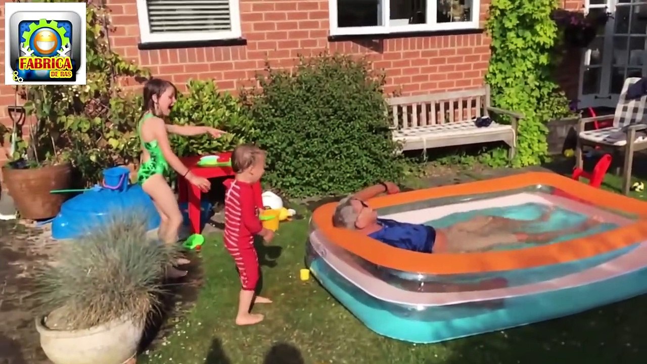 Faze comice la piscina   Mori de ras Colaj (mori de ras)