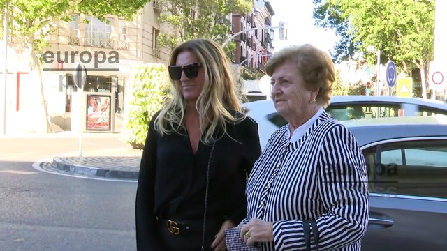 Esther Doña se encuentra con los cinco hijos del Marqués de Griñón en su misa funeral