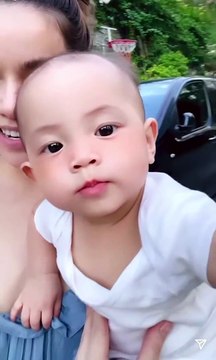 Leon Lisa chiều nay được mẹ Hà cho đi 1 vòng dạo mát nè, nay chị ba tươi lắm nha