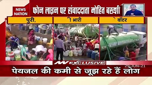 दिल्ली के कई इलाकों में पानी की भारी किल्लत, टैंकरों पर लगी पहले पानी भरने की होड़