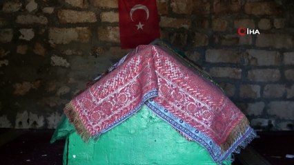 Mezarlığa duvar örüldü kabirler dışarda kaldı