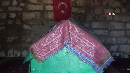 Mezarlığa duvar örüldü kabirler dışarda kaldı