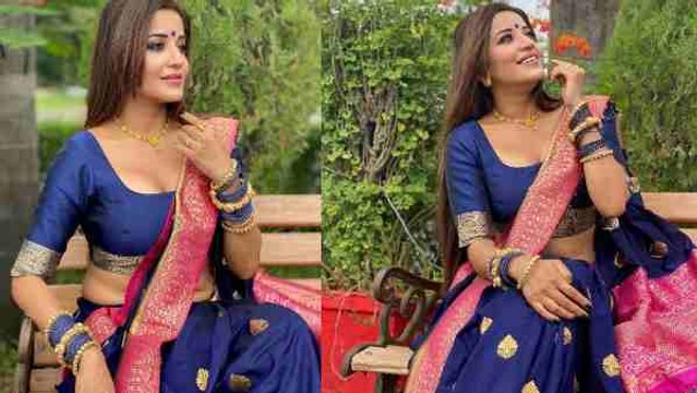 ब्लू कलर की साड़ी में मोनालिसा ने लगाया हॉटनेस का तड़का