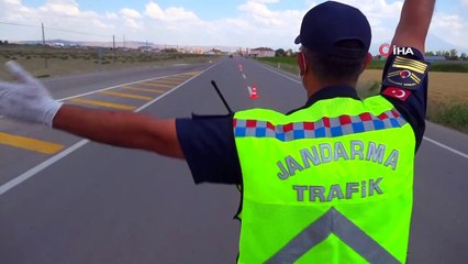 - Aksaray'da jandarma trafik kuralı ihlallerini helikopterle denetledi