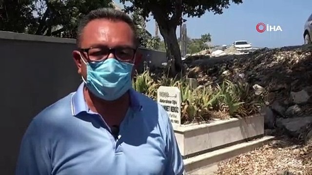 Yeni bir istinat duvarı çekilmesiyle bazı kabirlerin mezarlık dışında bırakılması tepki çekti