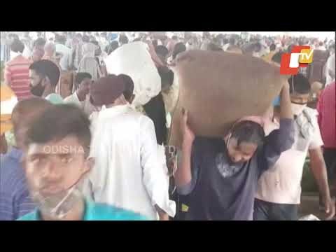 COVID Norms Flouted At A Market In Delhi