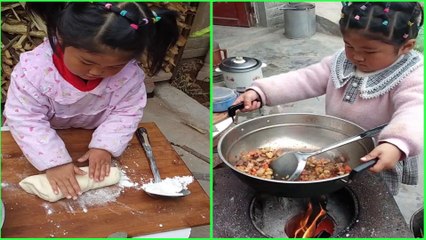 Rural life little girl cooking food 조리 クック from Hubei village
