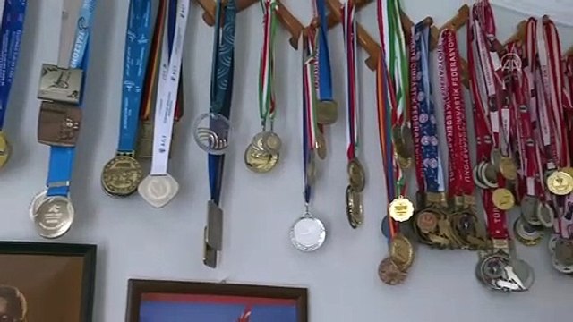 Milli cimnastikçi İbrahim Çolak, çocukluğunda annesiyle kurdukları olimpiyat şampiyonu olma hayalini 2020 Tokyo Olimpiyatları'nda gerçekleştirmeyi hedefliyor.