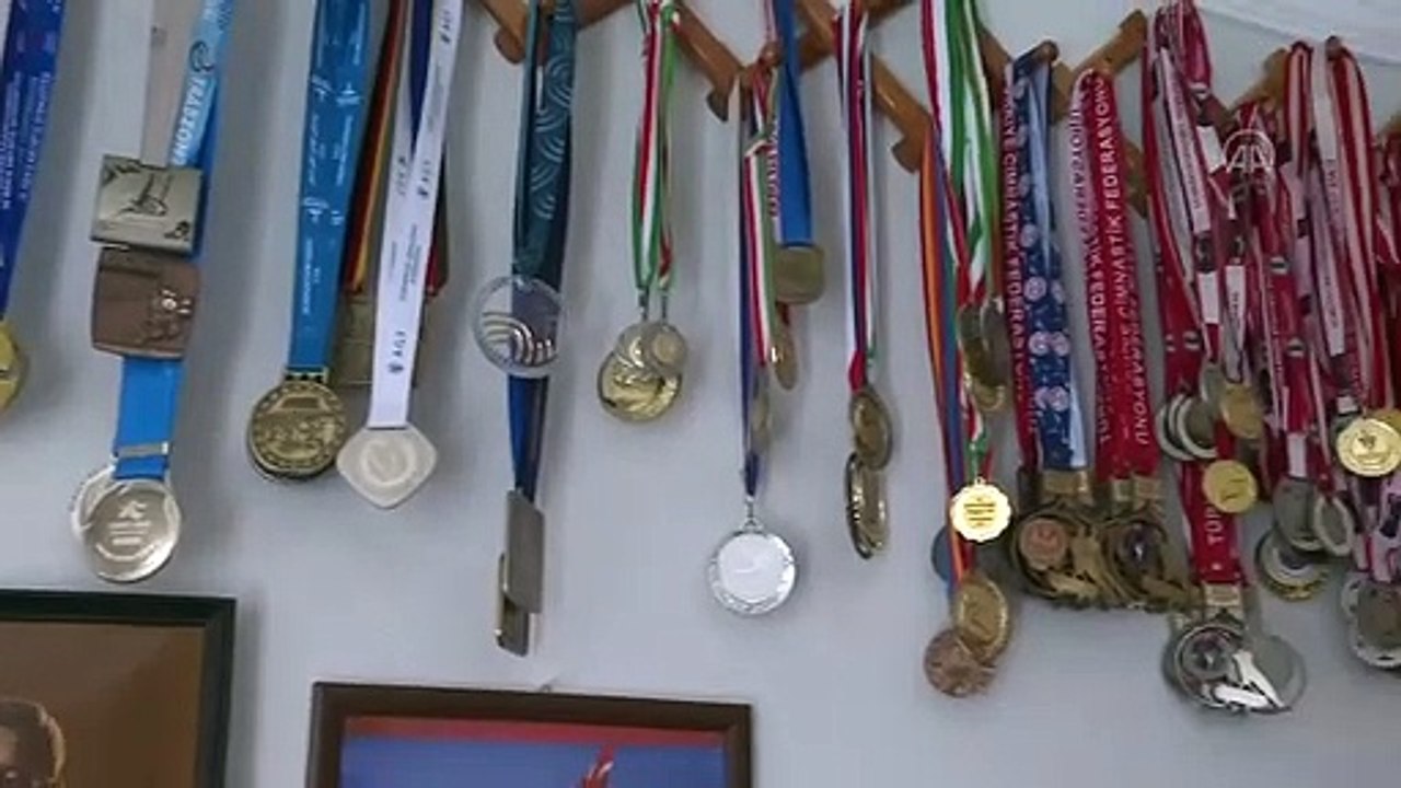 Milli cimnastikçi İbrahim Çolak, çocukluğunda annesiyle kurdukları olimpiyat şampiyonu olma hayalini 2020 Tokyo Olimpiyatları'nda gerçekleştirmeyi hedefliyor.