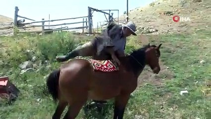 Köyünü satmak için şimdi de Züğürt Ağa kılığına girdi