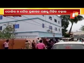 Cops Seal Garment Godown in Jajpur Road For Opening During Lockdown