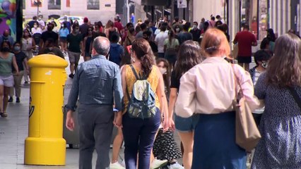 Sílvia Abril embajadora de DAG talks con los pacientes con dermatitis atópica grave