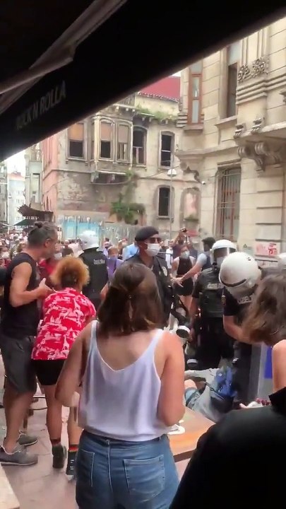 Plusieurs dizaines de journalistes manifestent à Istanbul et Ankara pour dénoncer les violences policières contre les reporters après l'interpellation brutale d'un photographe de l'AFP