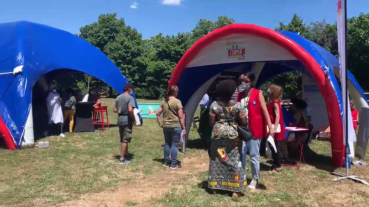 La place de l’emploi et de la formation fait étape dans le 15e arrondissement