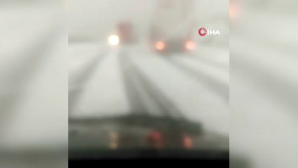 Ardahan beyaza büründü, araçlar yollarda mahsur kaldı