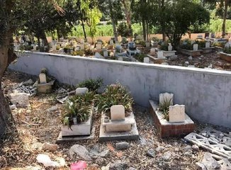 4 MEZAR, MEZARLIĞIN DIŞINDA KALINCA, YAPILAN DUVAR GERİ YIKILDI