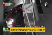Mujer se lanza de un automóvil para evitar ser secuestrada