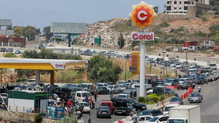 Au Liban, le prix du carburant flambe, la pauvreté explose : "Les signes d'un effondrement total du pays"