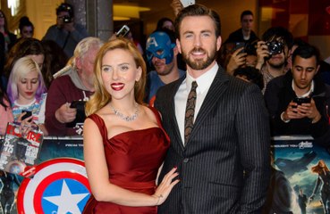 Scarlett Johansson considère Chris Evans comme un grand frère
